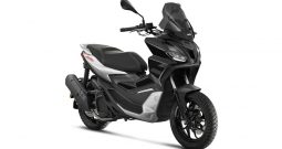 Aprilia_SR_GT_125_schwarz_vorne